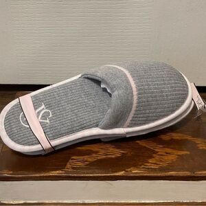 NWT Victoria’s Secret Ribbed Knit Closed Toe Slippers Gray and Pink Size Small